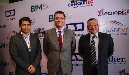  Antonio Hernández, Heriberto Castro, del Banco BANCREA y Jesús Martínez.