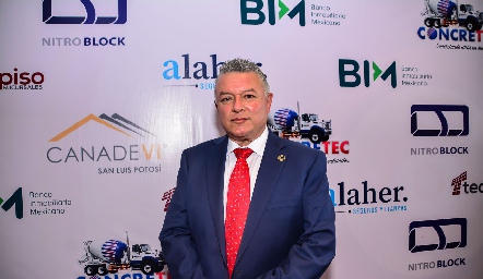  Juan Puente, presidente de UZZI.