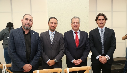  Luis Alberto Moreno, Presidente Nacional de CANADEVI, Julián Ramírez, Presidente saliente de CANADEVI Fernando Chávez y Juan Carlos Valladares, Secretario de Desarrollo Económico de San Luis Potosí.