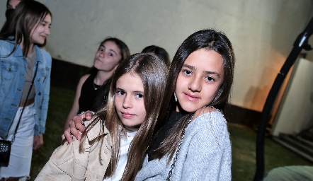  Sofía Bretón y Vale Fernandez.