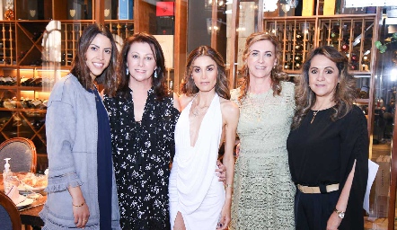  Rosa Laura, Corina Ferrari, Gemma Loredo, Ana María Ferrari y Rosa Laura.