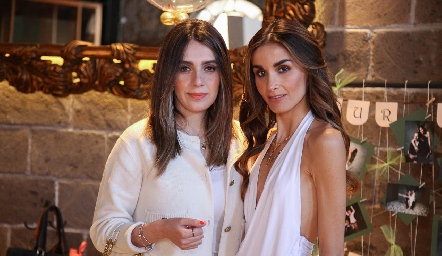  Angie Padrón y Gemma Loredo.