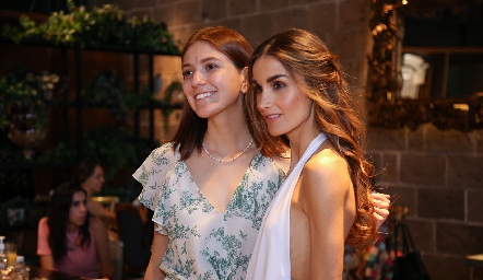 Danae Natividad y Gemma Loredo.