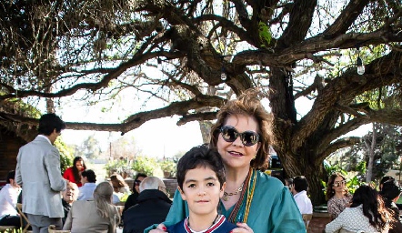 Marcelo y su abuela Maricel Galindo.