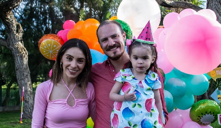  Adriana de la Maza y Pato Valle con su hija Martina.