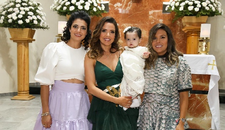  Ana Sofía Velázquez, Adriana Medina, Emilia y María José Barragán.