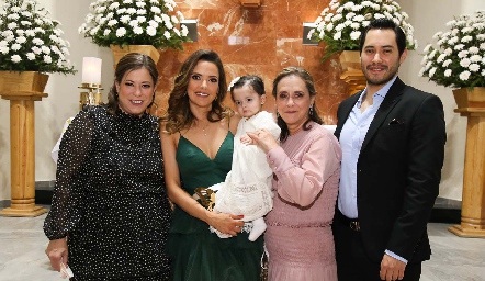  Margarita Medina, Adriana Medina, Emilia, Daniel Medina.