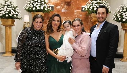  Margarita Medina, Adriana Medina, Emilia, Margarita Acebo y Daniel Medina.