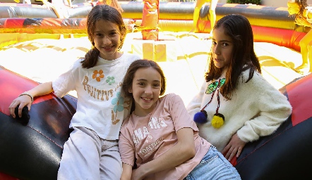  Fernanda Gutierrez, Mariana Castañeda e Isabella.