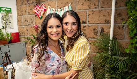  Nicole y Fernanda Valdes.
