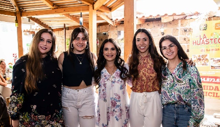  Karla Fraga, Elizabeth Compeán, Nicole Pettersen, María José Estrada y Estefanía Liñán.