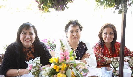  Adriana Mares, Liz García y Claudia Cerda.