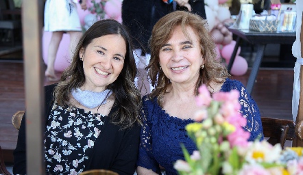  Artemisa Díaz y Gaby Medellín.