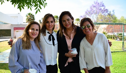 Michelle, María Torres, Danae Enriquez y Ale Alcalde.