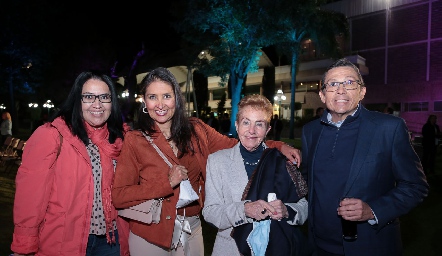  Margarita Salinas, Lilían Salinas, Ana María de Palacios y Luis Palacios.