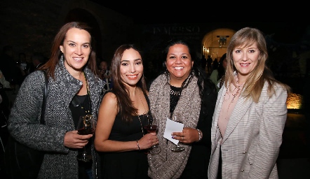  Sonia Reynoso, Sylvia Torres, Paola y Gabriela Dorador.