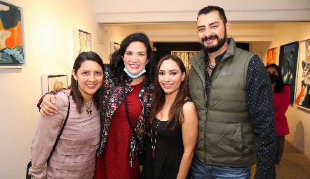  Adriana González, Gina Quipe, Sylvia Torres y Jesús.