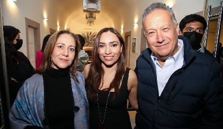  Esther Sandoval, Sylvia Torres y Carlos Nava.