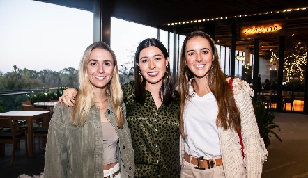 Faustina Villarreal, Montse y María Cueli.