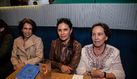 Carmen Zorrilla, Claudia Martínez y Claudia Canales.