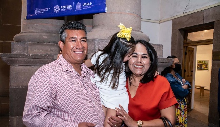 Juan Cruz, Andrea Cruz y Josefina Valdovinos.