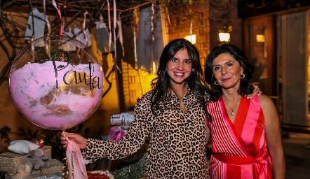  Ale Torres con su mamá Adriana Díaz de León.