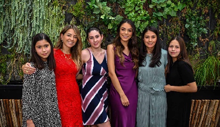  Andrea Ramírez, Pili Orta, Regina Armendáriz, Paulina Rodríguez, Carolina Gallardo y Ana Sofía Ramírez.