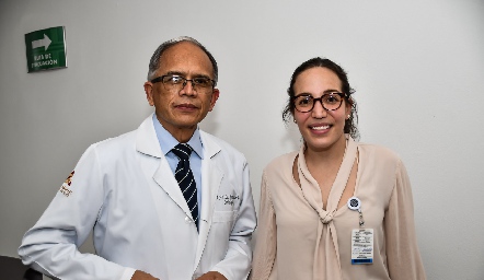 Dr. José Luis Arenas y Sofía Torres.