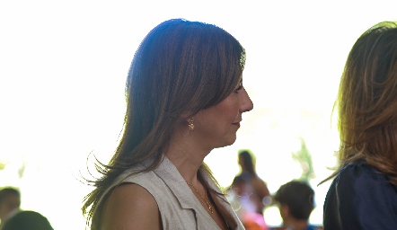  Adriana Villalobos.