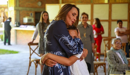 Andrés Nava con su mamá Cristina Villalobos.