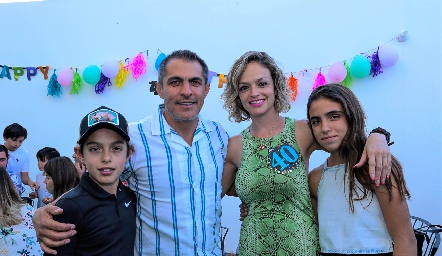  Arturo González, Arturo González, Vero Alvarado y Vale González.