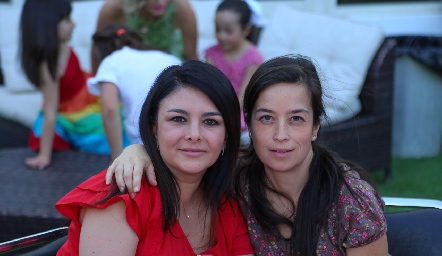  Gaby Gómez y Maru Alvarado.