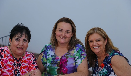  Beatriz Romero, Marcela Alvarado y Ana María Zermeño.