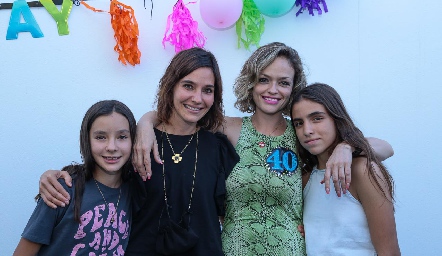 , María Paula Salazar, Mónica Goldaracena, Vero Alvarado y Vale González.