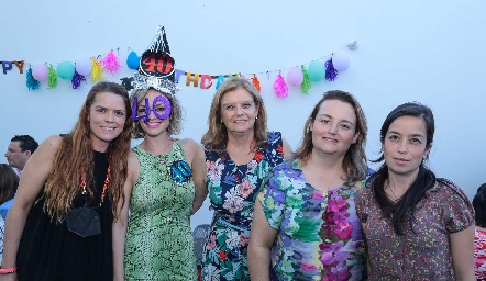  Ana Alvarado, Vero Alvarado, Marce Alvarado, Ana Zermeño y Maru Alvarado .