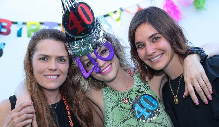  Ana Alvarado, Vero Alvarado y Mónica Goldaracena.