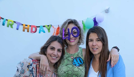  Vero Alvarado y María Fernanda Leal.