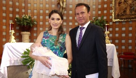  Mariana Llaguno y Javier Amozurrutia con su hija Cayetana.