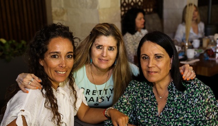  Berenice Castillero, Silvia Foyo y Leticia Orldorica.