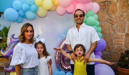  María Torres, María Inés, Santiago y Santiago Zamanillo.
