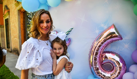  María Torres con su hija María Inés Zamanillo.