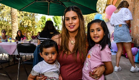  Juan Pablo Rojo, Bárbara Berrones y Bárbara.