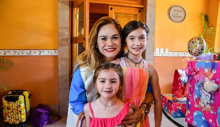  Danae Enriquez, Máxima y Catalina de Alba.