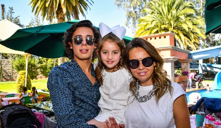  Juan Pablo Ruiz, María Inés y Monse Torres.
