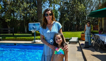  Eunice Camacho y Paula Labastida.