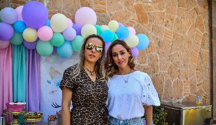  Mónica Torres y María Torres.