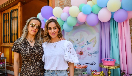  Mónica Torres y María Torres.