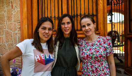  Pilar Allende, May Chávez y Michelle Baeza.
