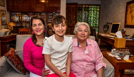  3 generaciones, Gaby Suárez, Gaby Sarquis y Reina Villagrana.
