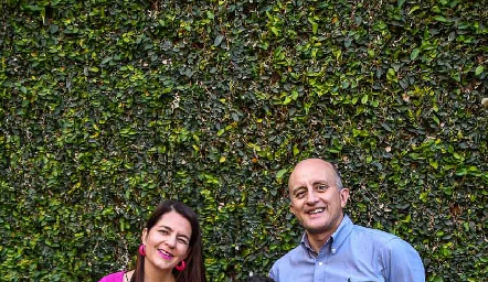 Gaby Suárez, Mauricio Sarquis con sus hijos Gaby y Mau.